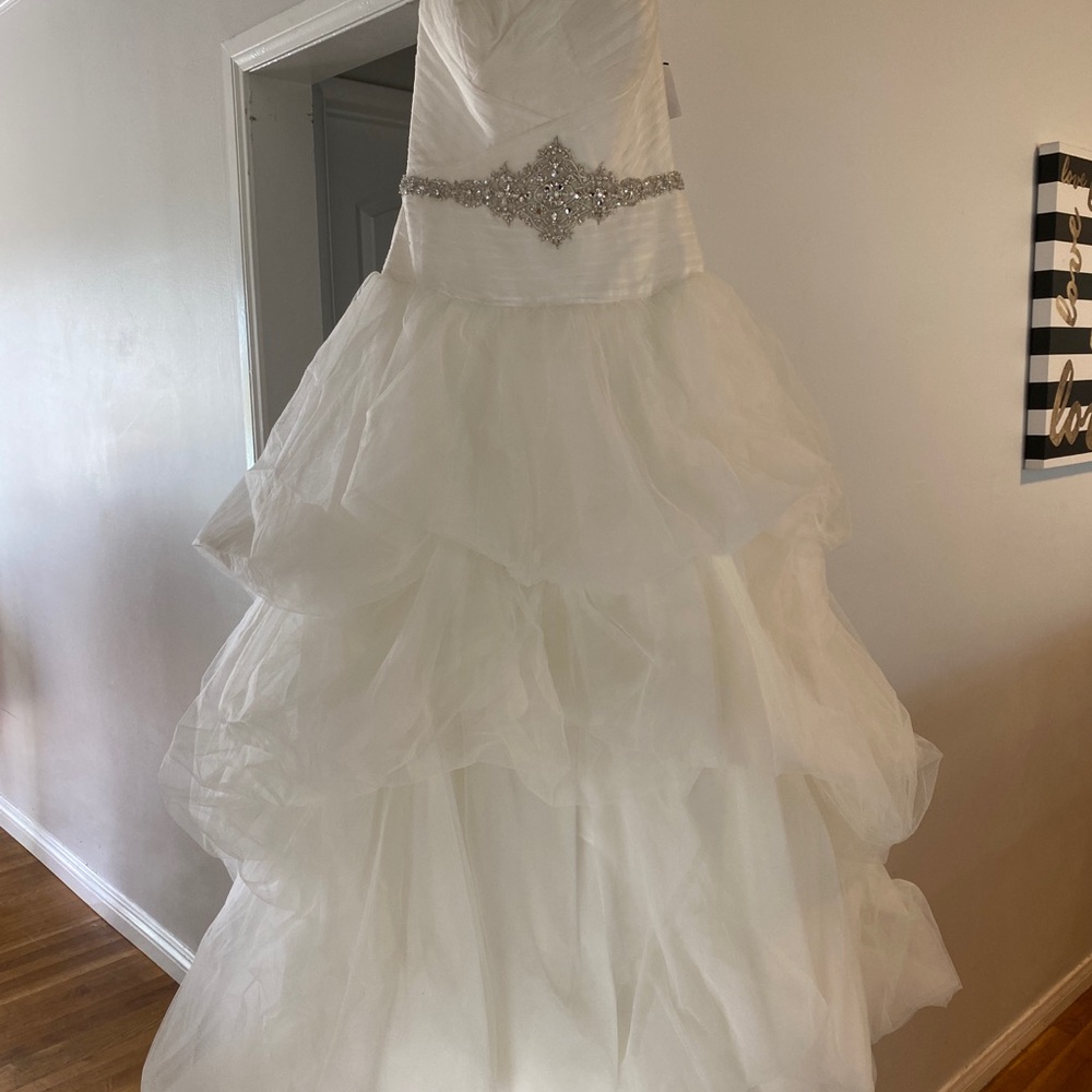 Oleg Cassini Couture Bridal Gown - Picture 2 of 13